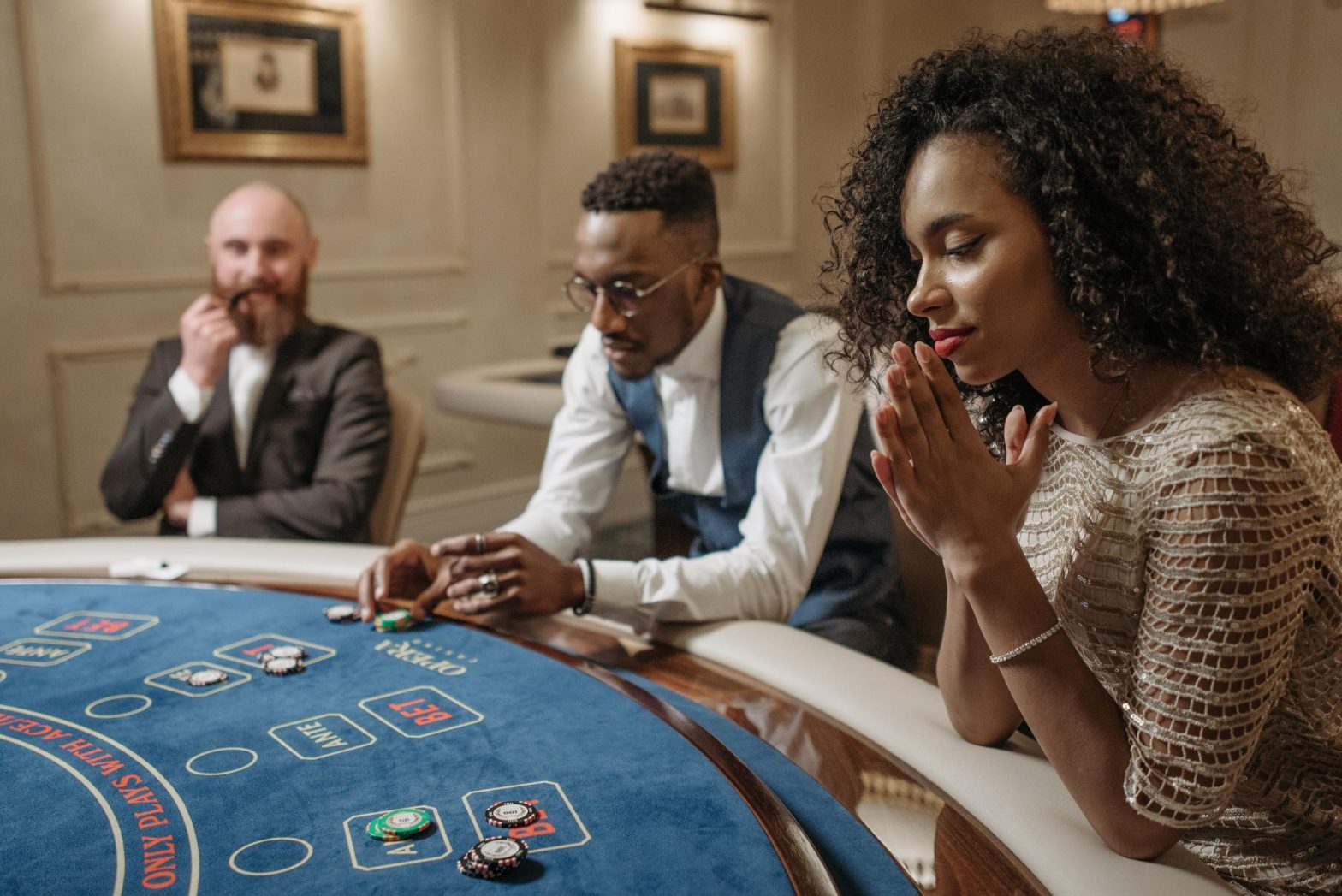 Building an Online Hold’em Legacy: Creating a Winning Track Record